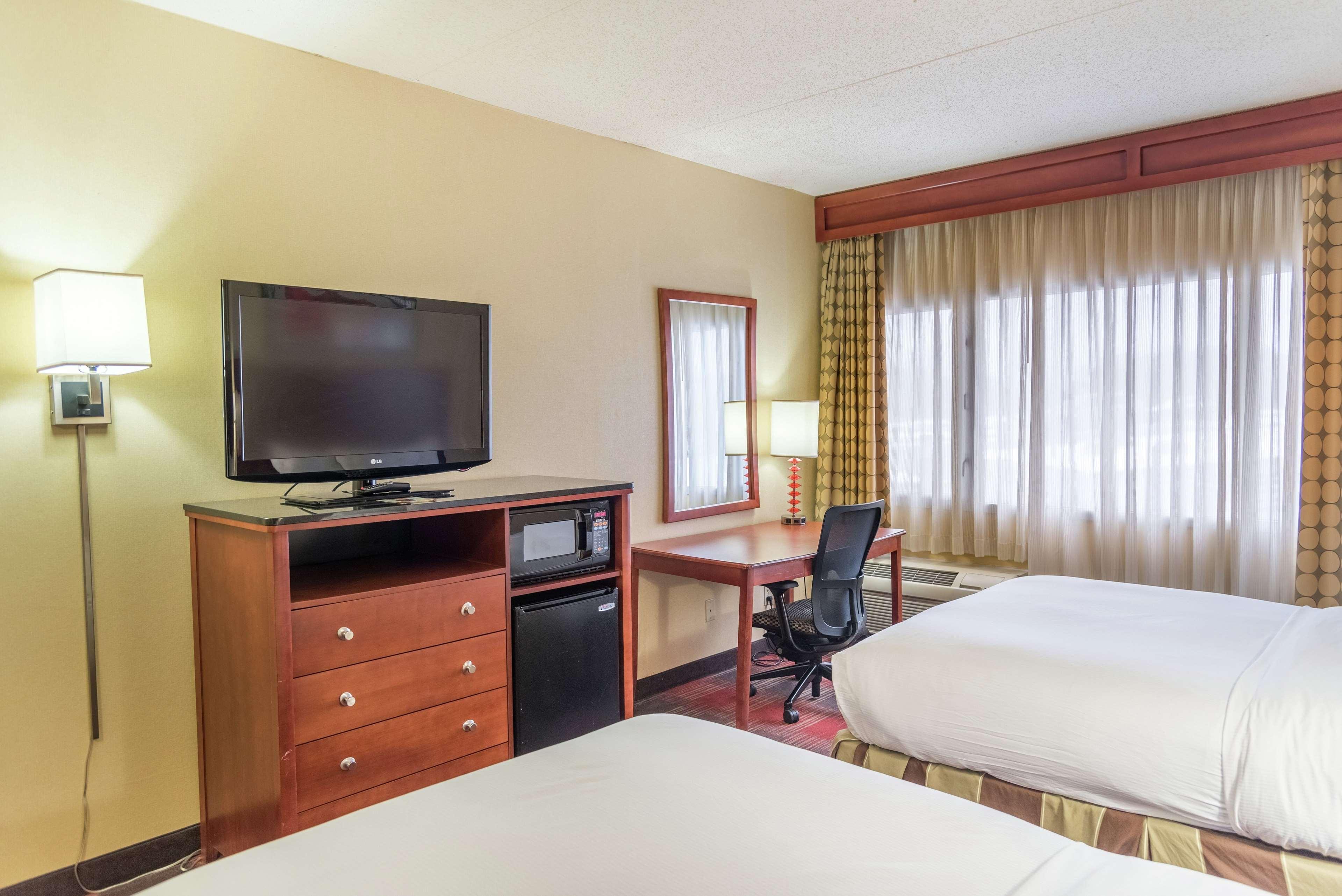 Doubletree By Hilton Holland Ξενοδοχείο Εξωτερικό φωτογραφία