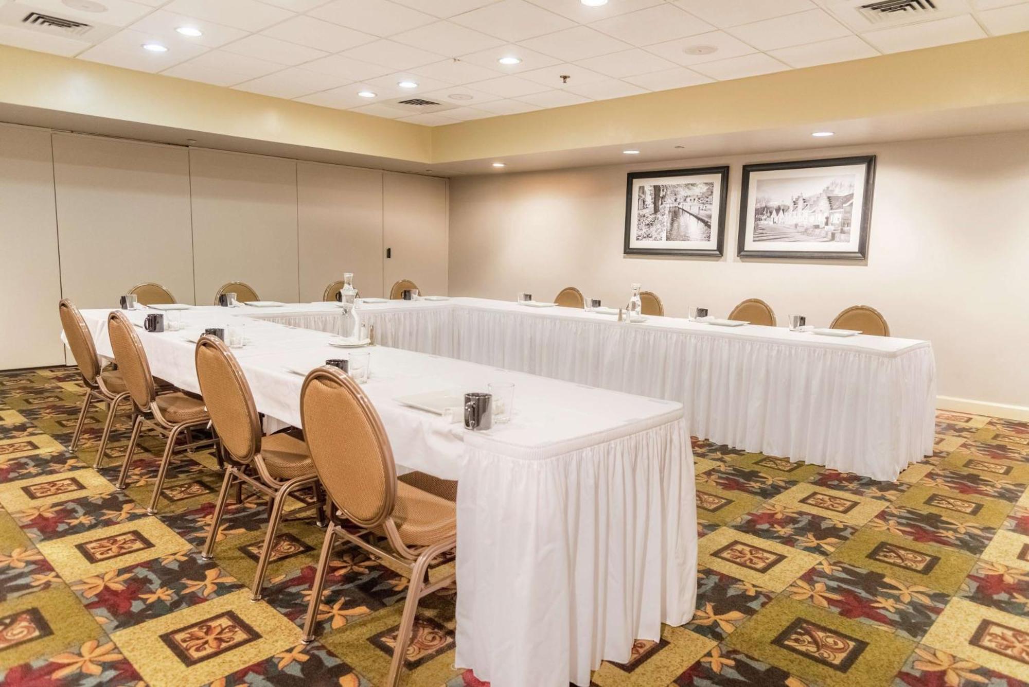 Doubletree By Hilton Holland Ξενοδοχείο Εξωτερικό φωτογραφία