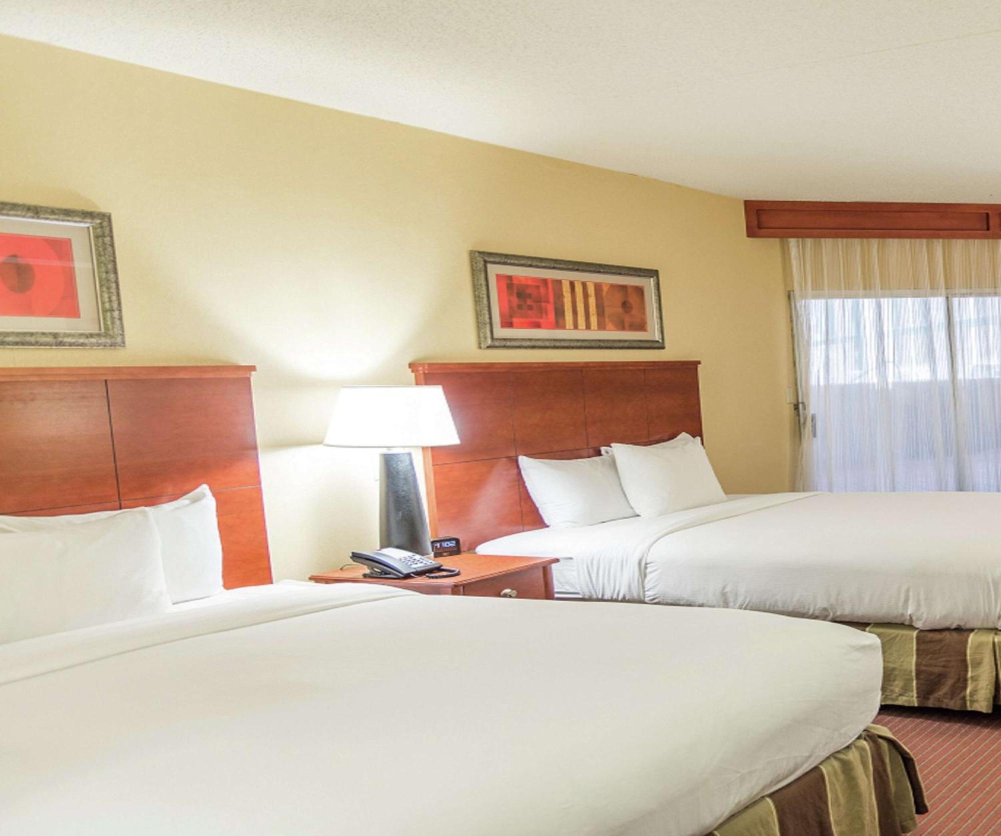 Doubletree By Hilton Holland Ξενοδοχείο Εξωτερικό φωτογραφία